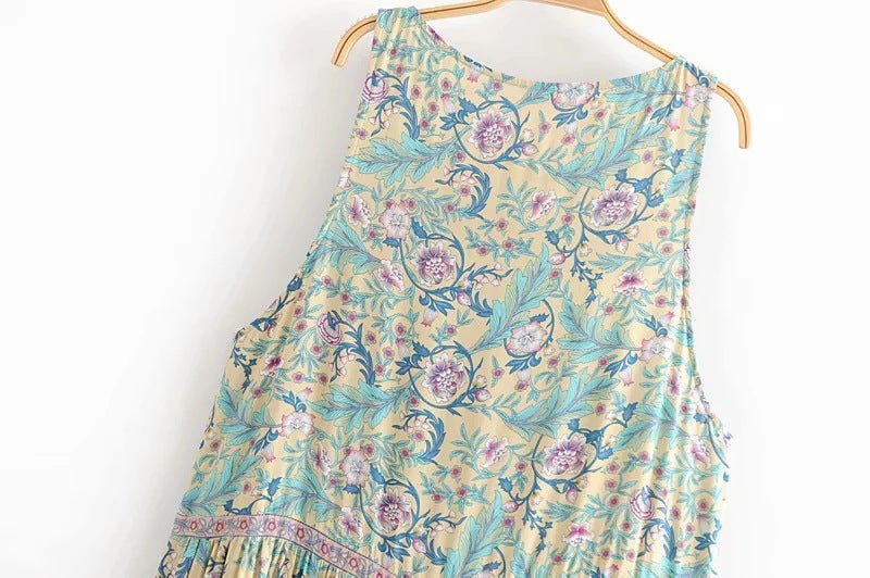 MONO//FIT bohemian beach dresses in floral print with a relaxed fit and flowing design