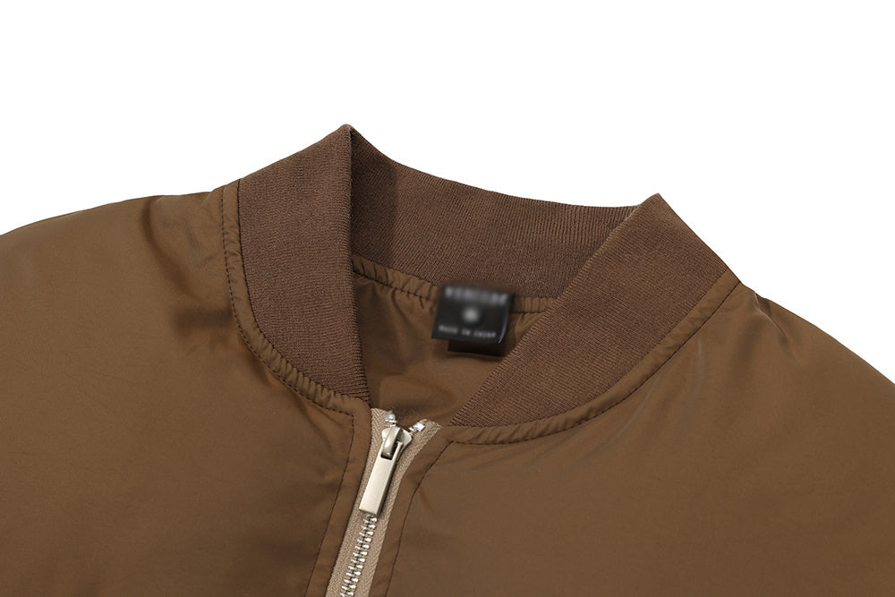 Color contrast men's jacket featuring a stylish zip closure and ribbed collar for a modern look