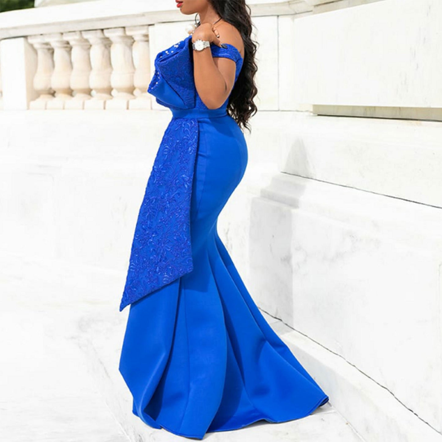 MONO//FIT Elegant Evening Dresses in Vibrant Blue with Off-the-Shoulder Design and Flared Hem