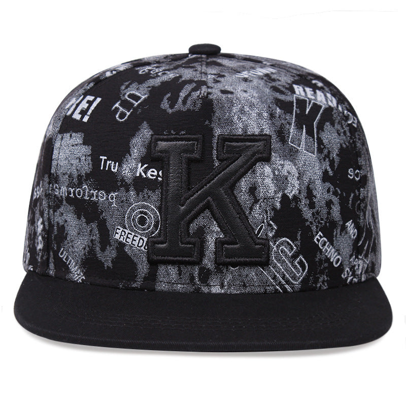 MONO//FIT K letter baseball cap with graphic print and black visor for a stylish look
