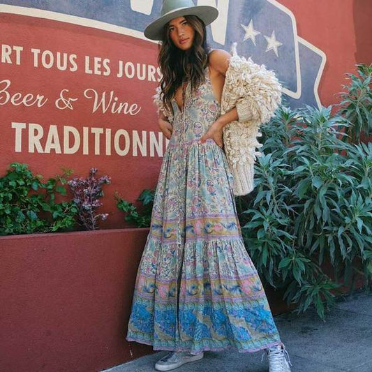 MONO//FIT Bohemian beach dresses in a flowy design with vibrant patterns and a stylish hat